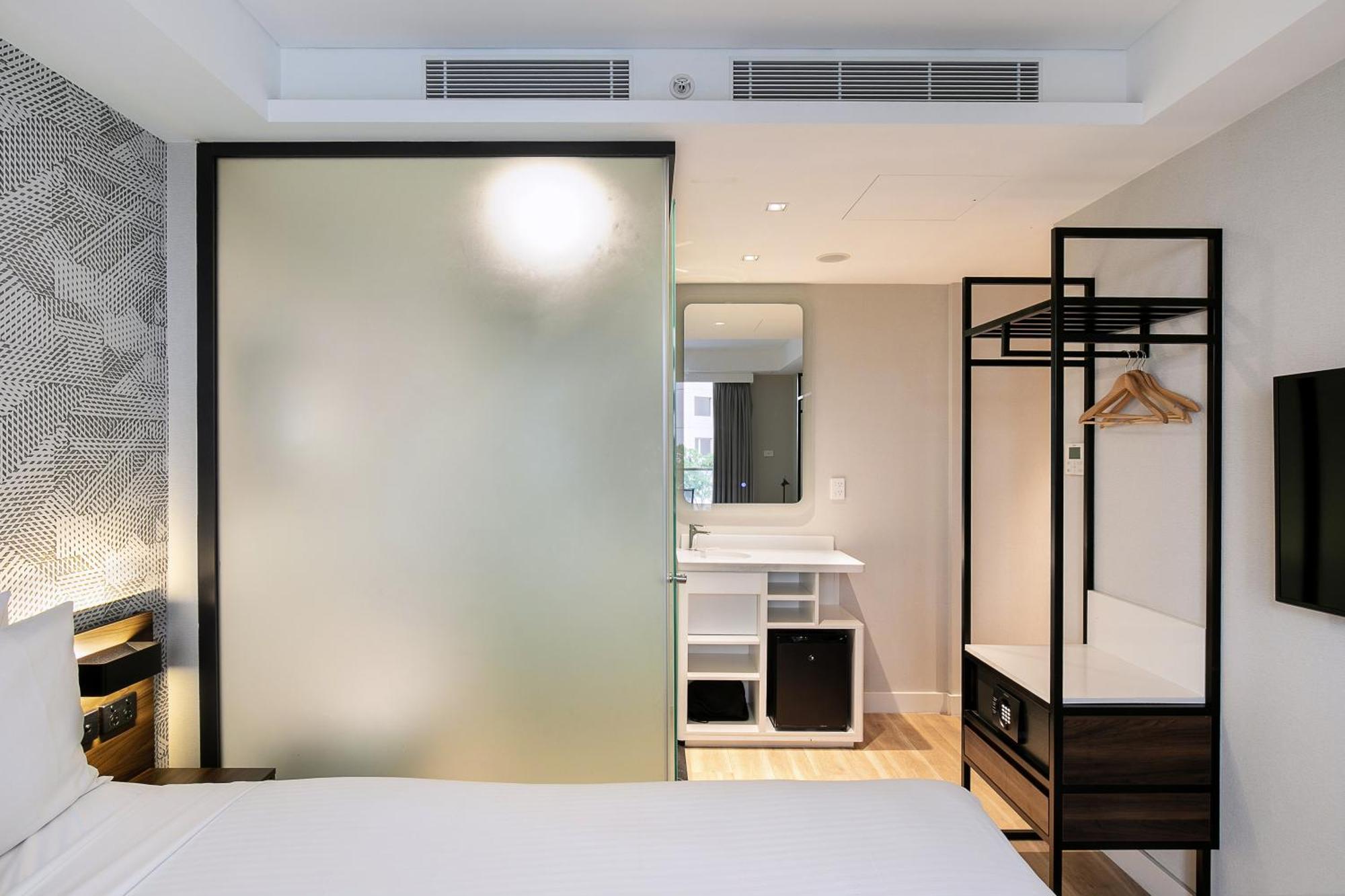 Standard Queen Room