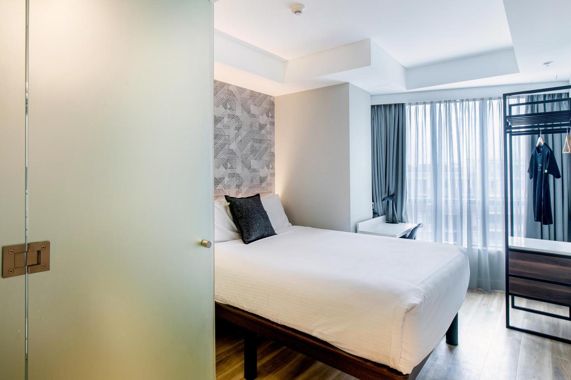 Standard Queen Room