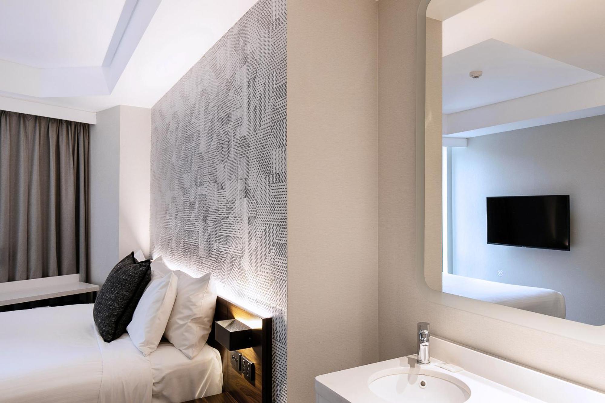 Standard Queen Room