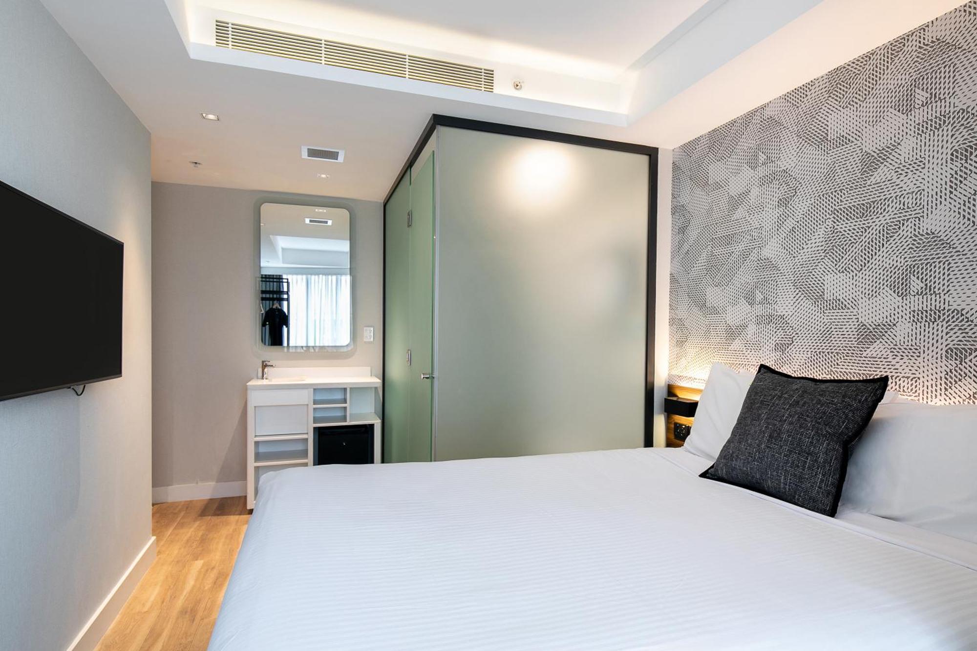 Standard Queen Room