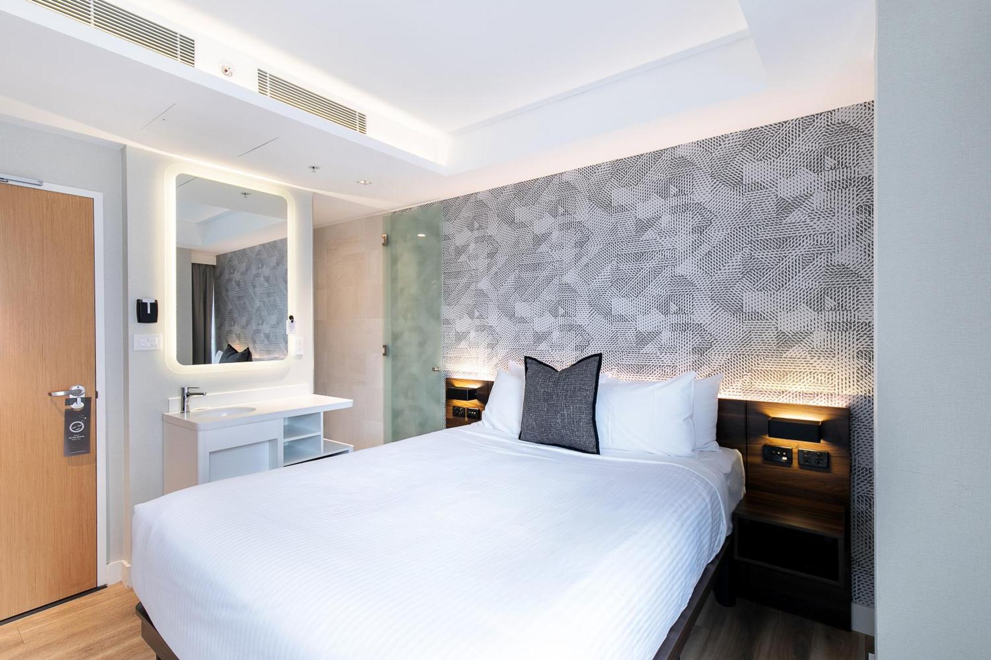 Standard Queen Room