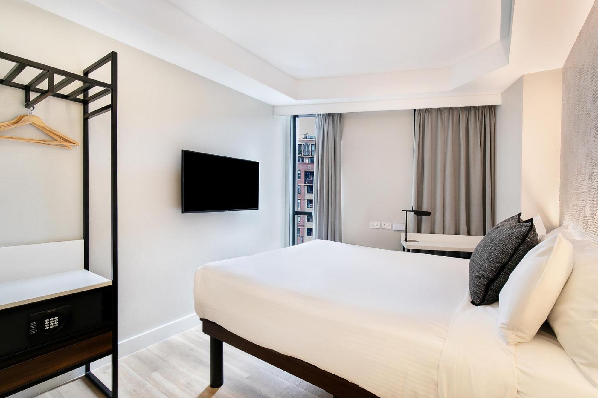 Standard Queen Room