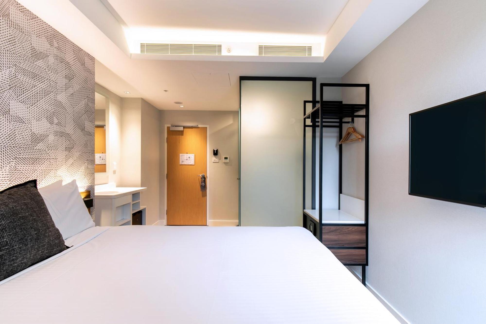 Standard Queen Room