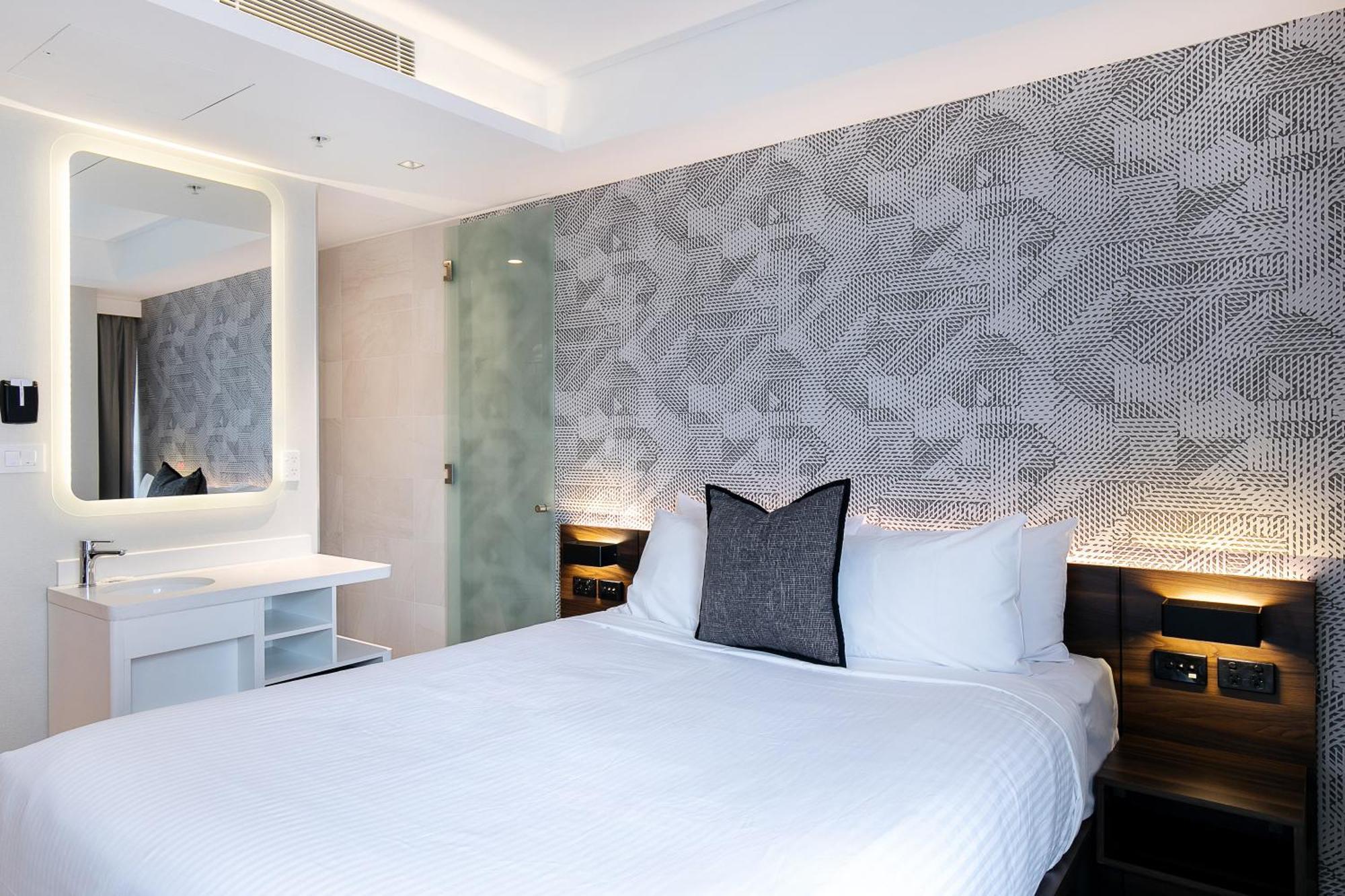 Standard Queen Room